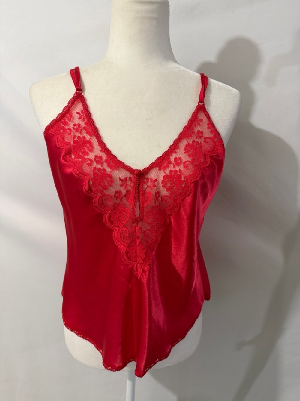 VINTAGE Maidenform Chantilly Red Satin & Lace Camisole Sz 36